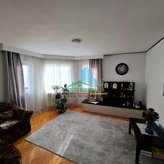 Apartament decomandat cu 4 camere, Focșani