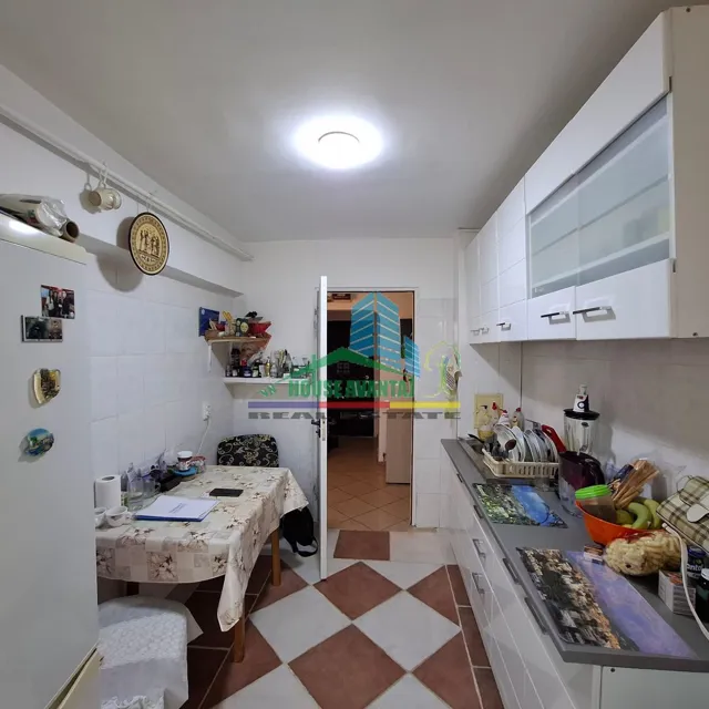 Apartament decomandat cu 4 camere, Focșani
